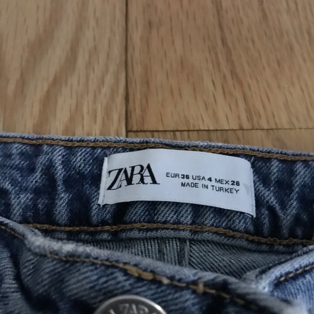 Ripped Mom fit jeans